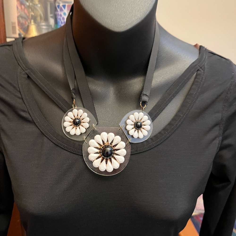 Vintage Y2K Retro Daisy Flower 1960s Style Mod Adjustable Flower Necklace